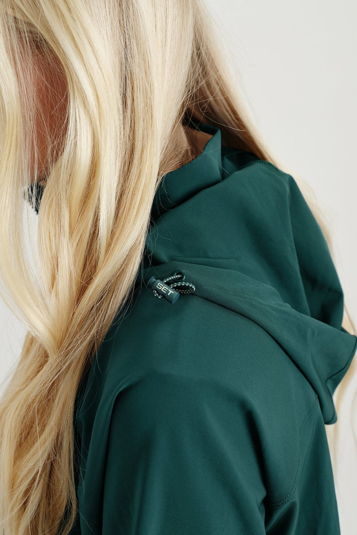 NYLON DUET CINCHED WINDBREAKER - PEAK SET ACTIVE