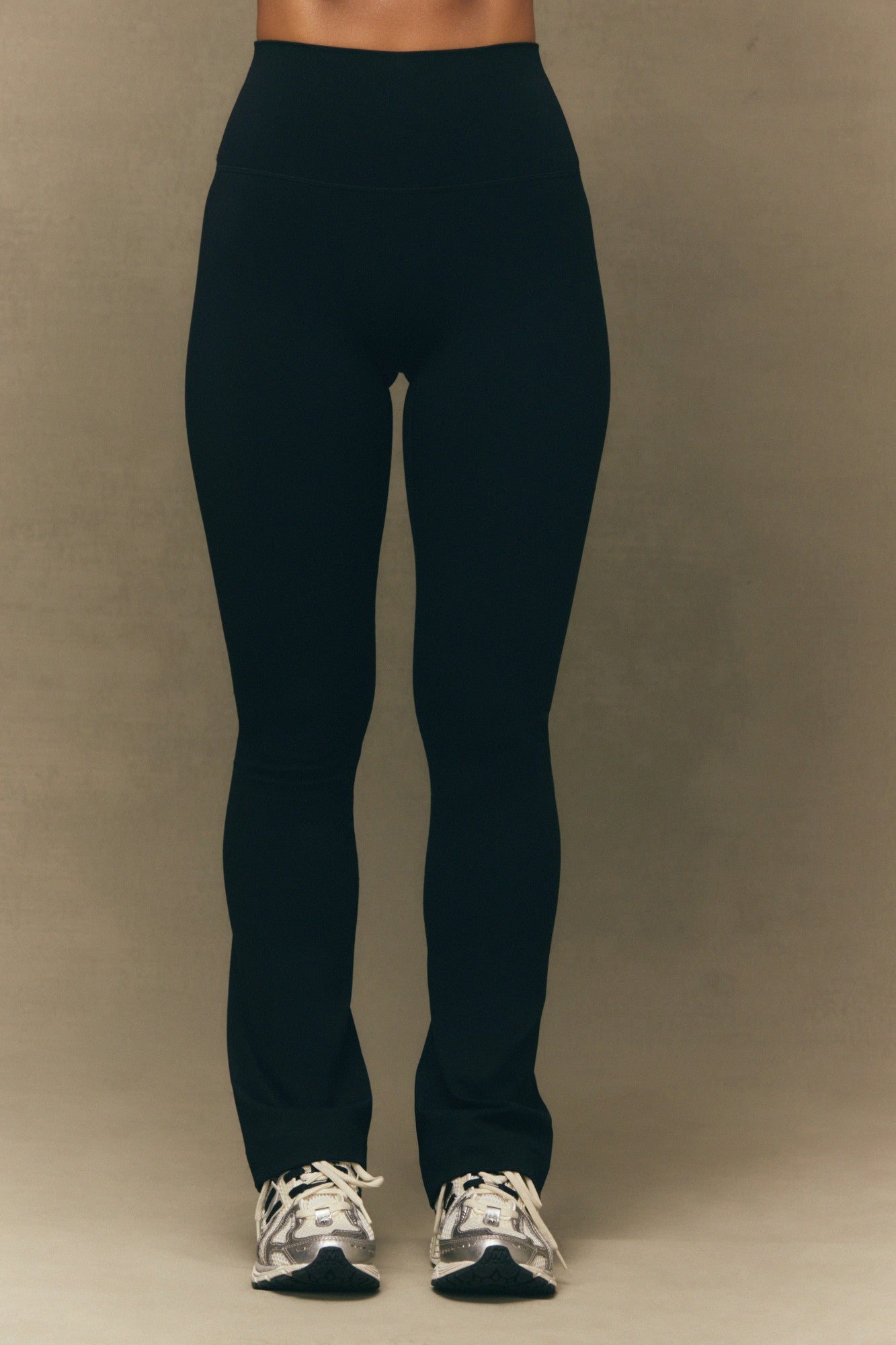 SPORTBODY® SPORTY STRAIGHT HIGH-RISE LEGGINGS - ONYX SET ACTIVE