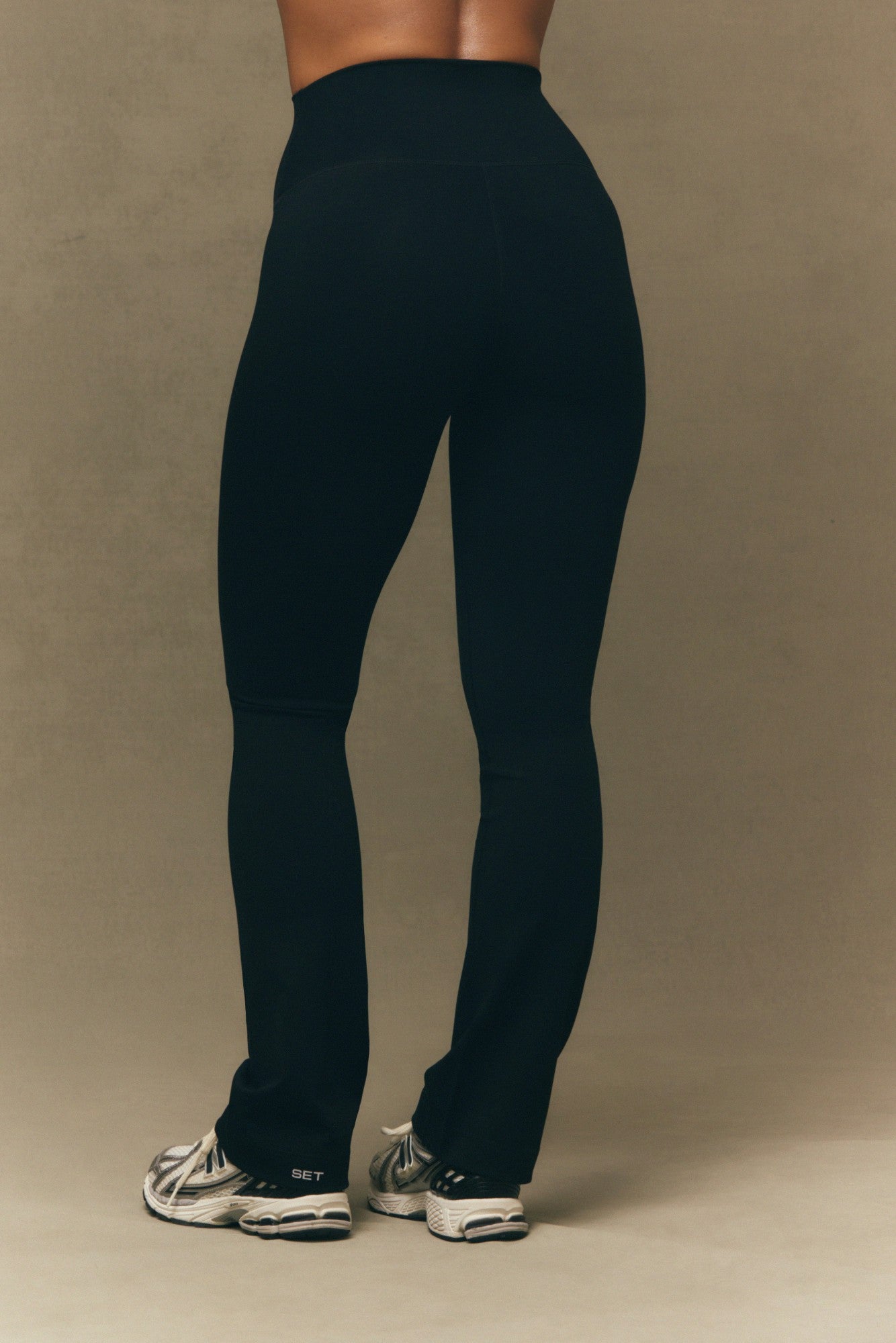 SPORTBODY® SPORTY STRAIGHT HIGH-RISE LEGGINGS - ONYX SET ACTIVE